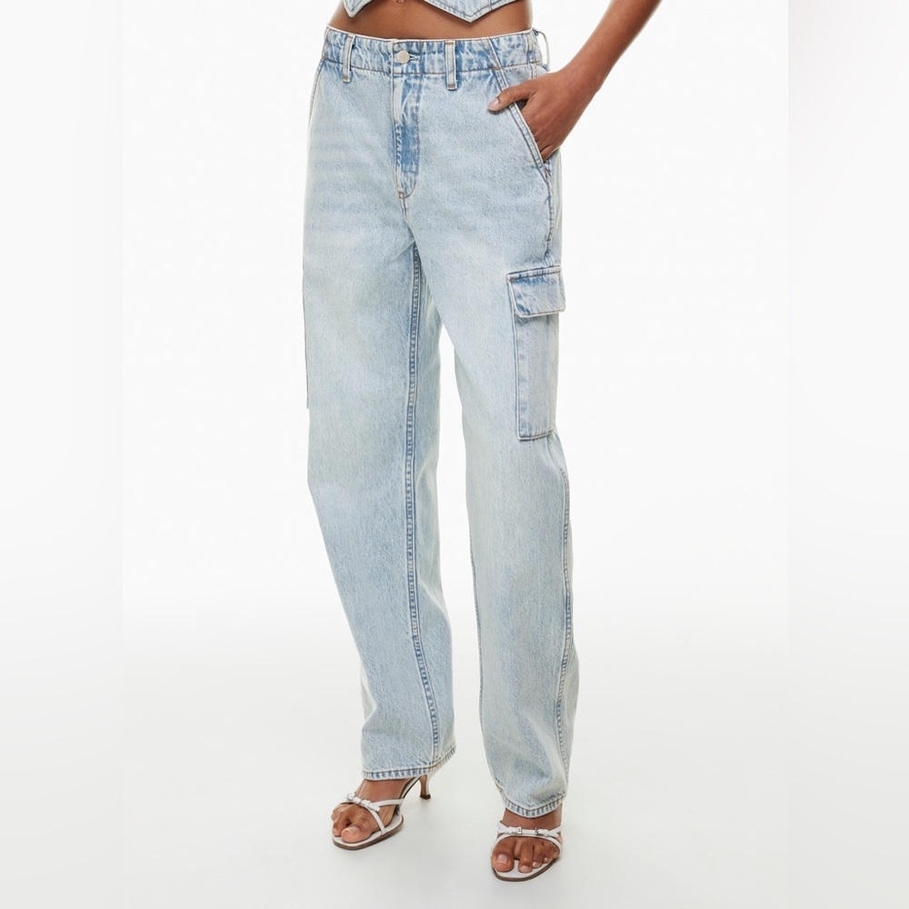 Aritzia Denim Forum low rise The '90s Edie Lo-rise Cargo Jean light wash size 29
